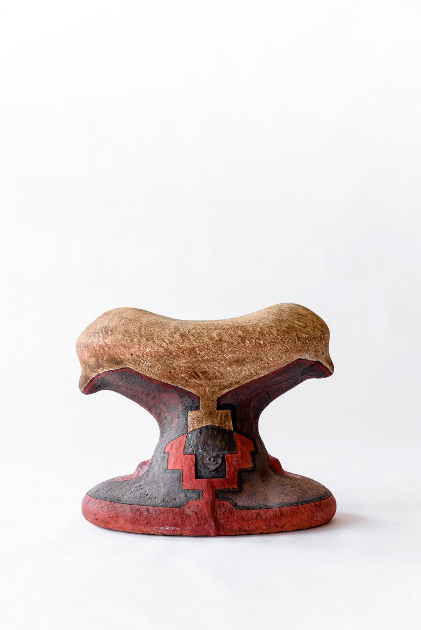 Stool in red and brown clay