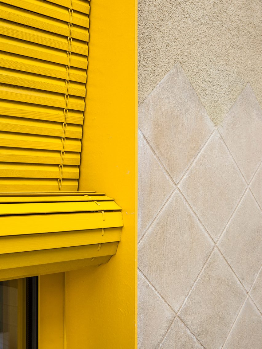 Baseboard has a tiled effect