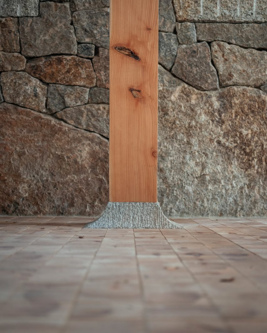 A column detail