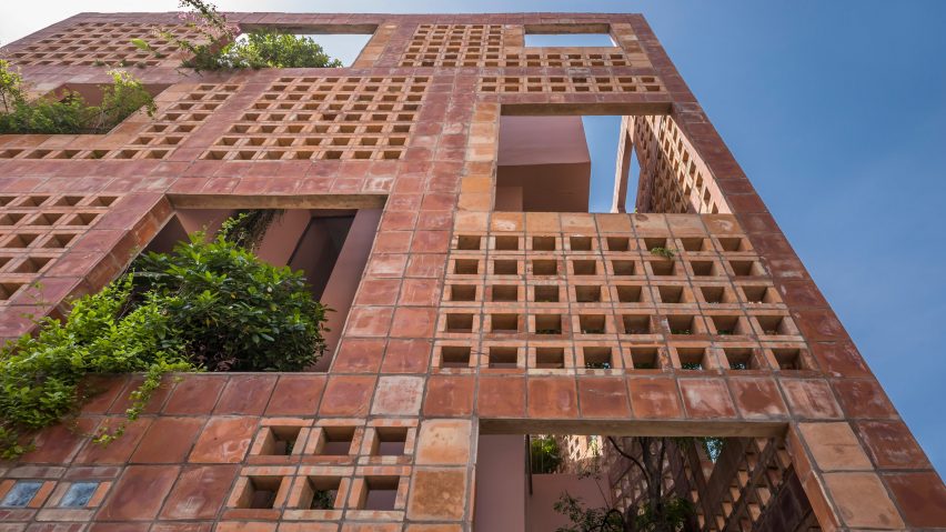 Bat Trang House with ceramic wall