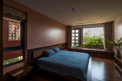 It has a terracotta interior 
