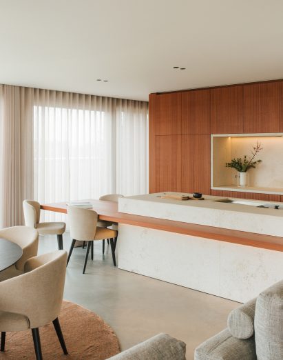 Dining area in Penthouse BV by Adjo Studio