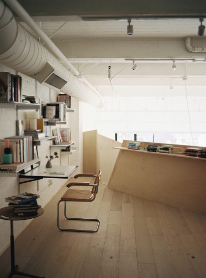 OWIU Studio adds home office space to apartment