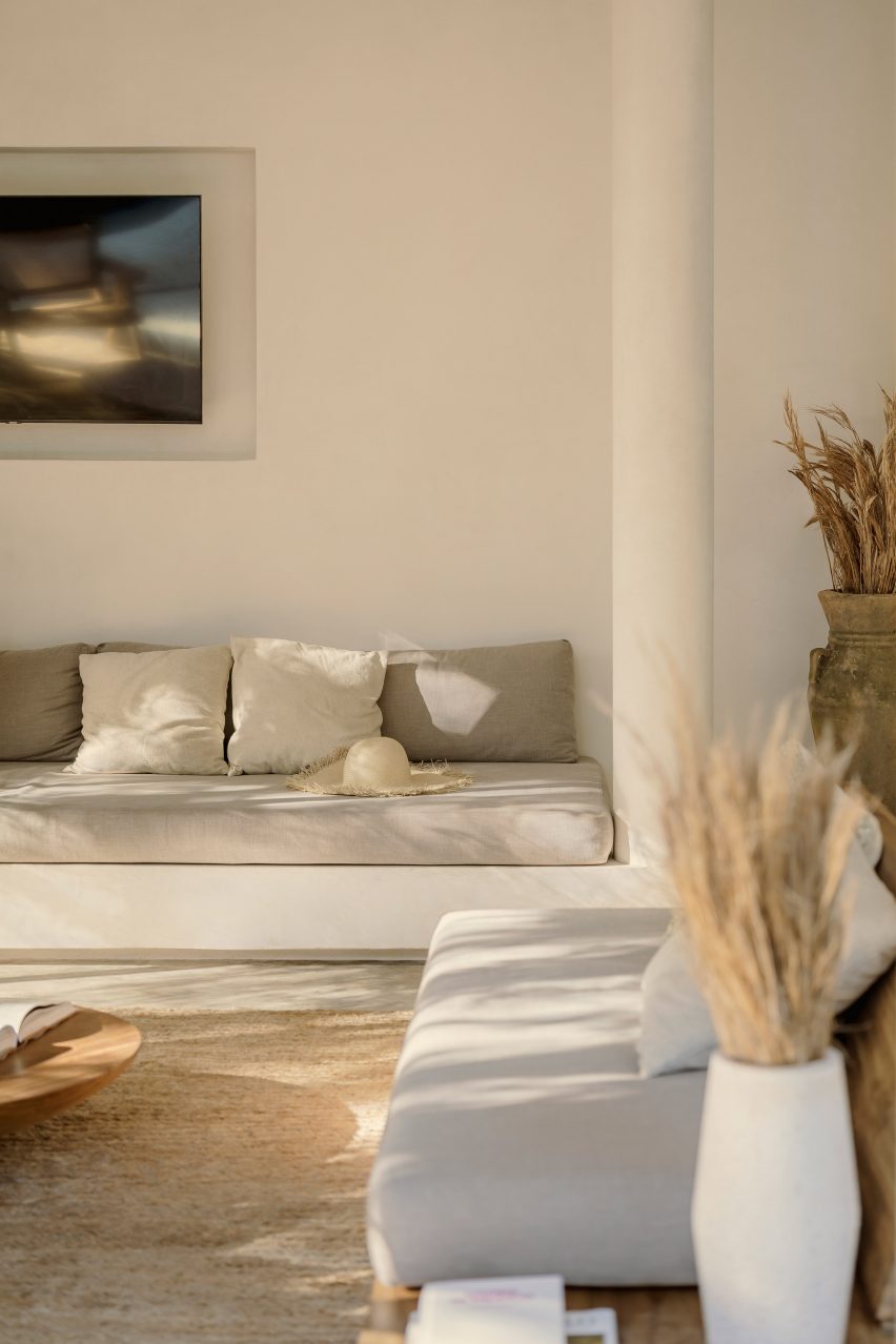 Neutral interiors in the holiday home