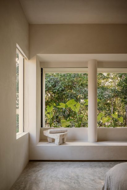 Large windows in Casa Areca