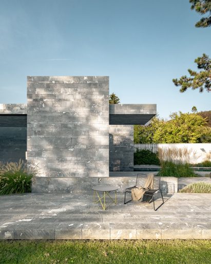 A monolithic spa made from blocks of quartzite