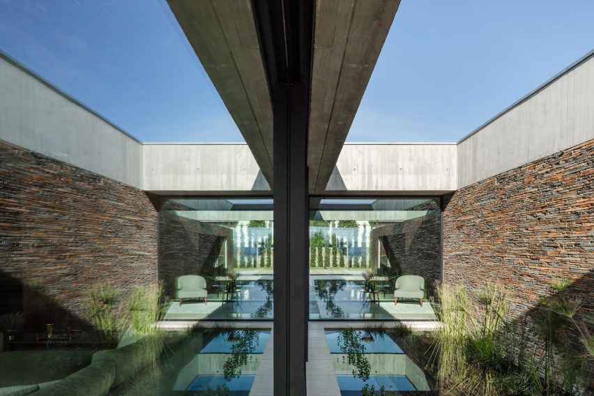 House in Braga in two volumes