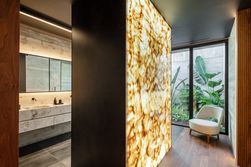 Bathroom in concrete house in Braga