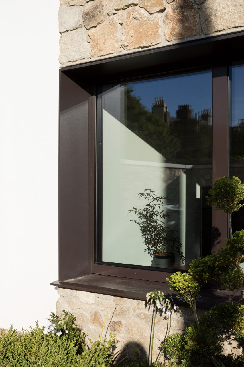 Corner House by Studio 304