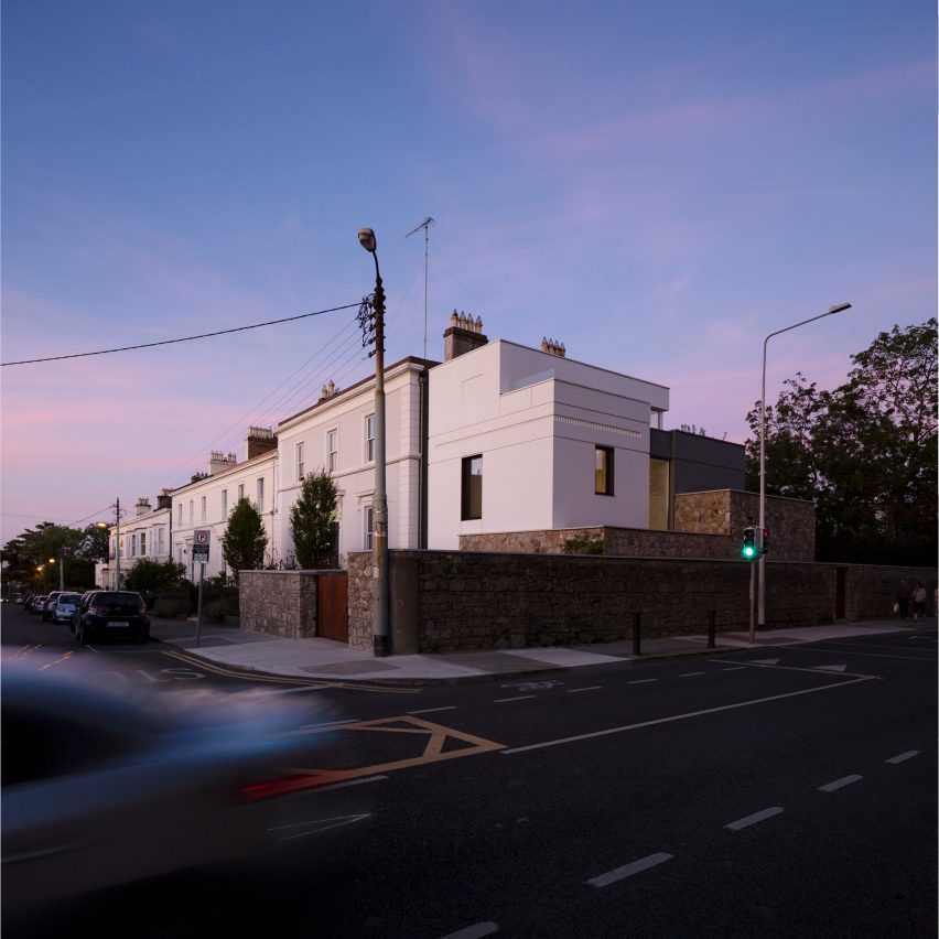 Corner House by Studio 304