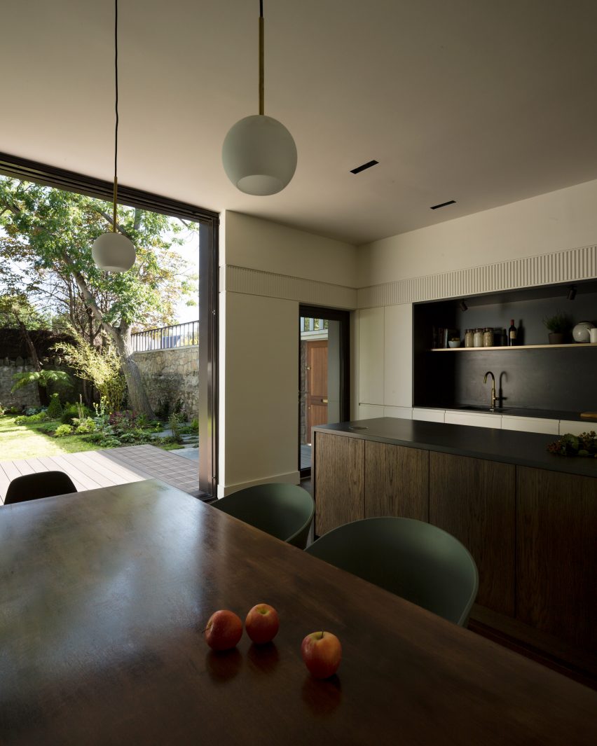 Corner House by Studio 304