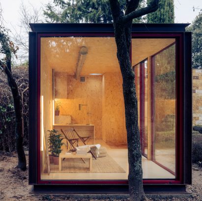Modular cabin by Delavegacanolasso as seen from exterior