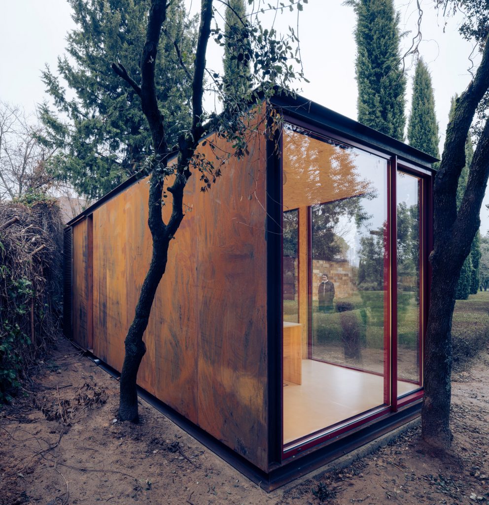 Corten steel interior of modular cabin by Delavegacanolasso