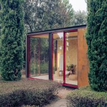 Tini cabin by Delavegacanolasso