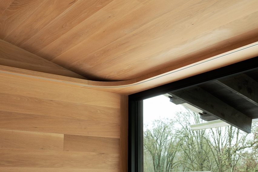 Landry Smith Architect designed the Oregon dwelling