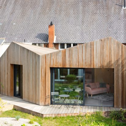 An angular wooden annexe outside a London townhouse