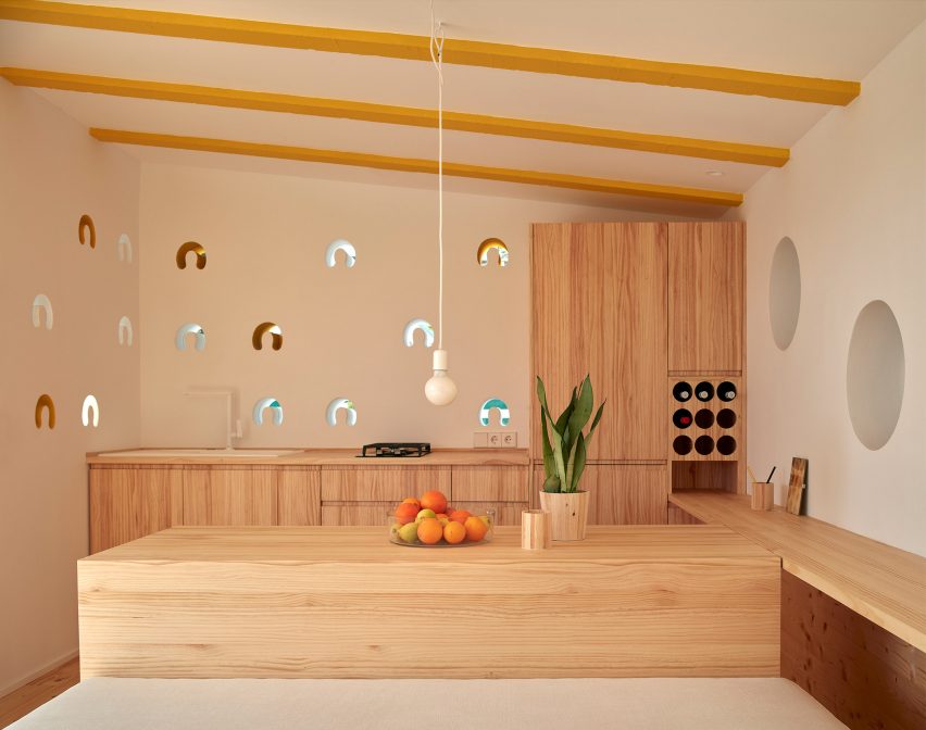 Spanish stable conversion by Estudio ji Arquitectos