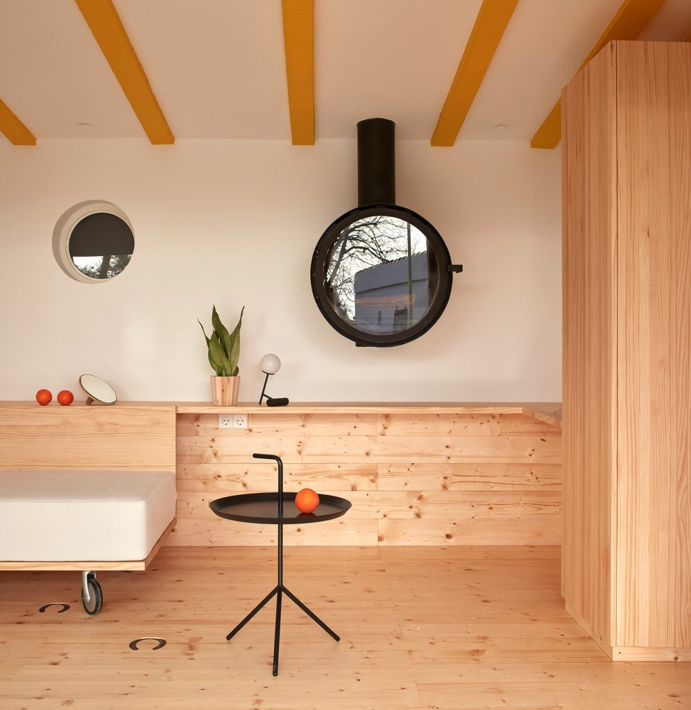 Spanish stable conversion by Estudio ji Arquitectos