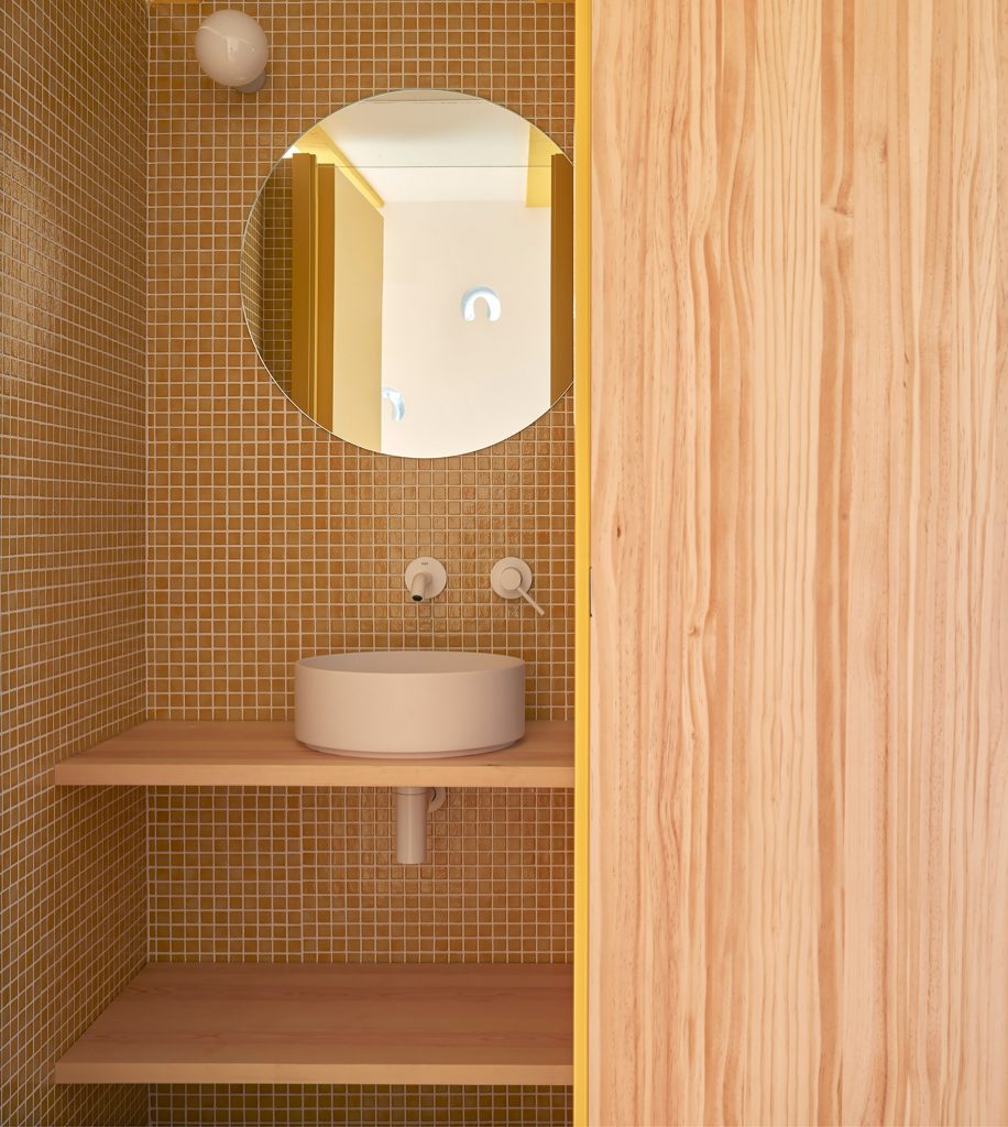 Spanish stable conversion by Estudio ji Arquitectos