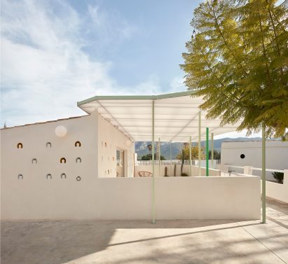 Stable conversion in Spain by Estudio ji Arquitectos