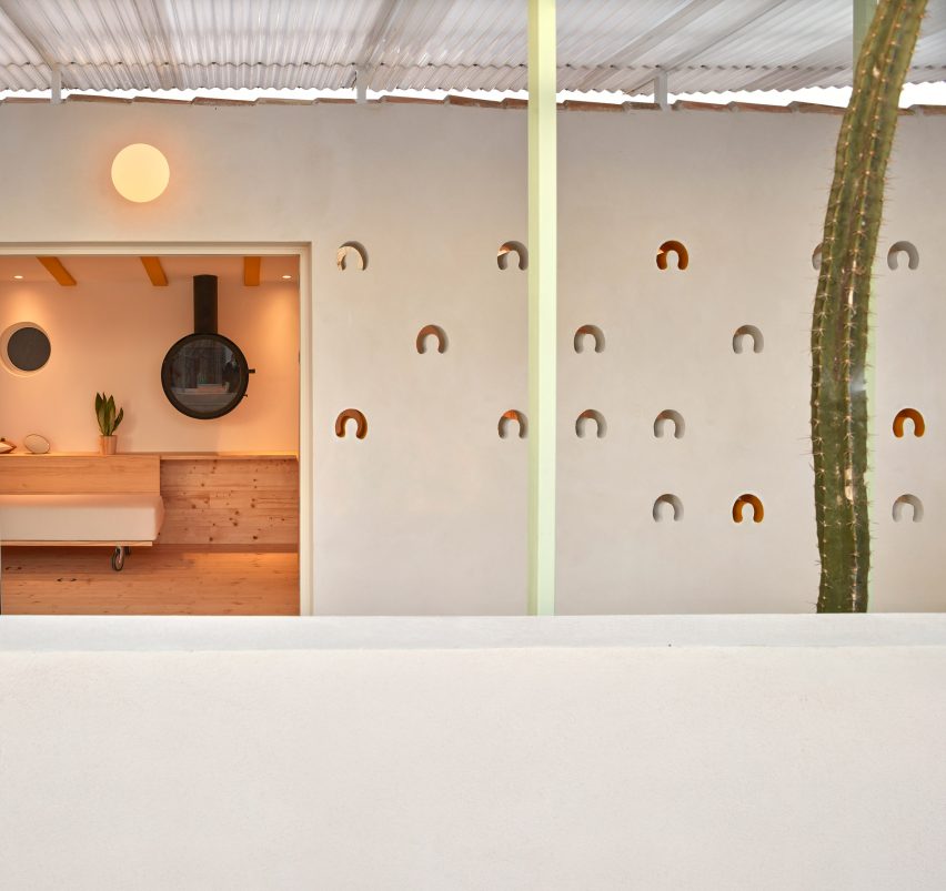 Spanish stable conversion by Estudio ji Arquitectos