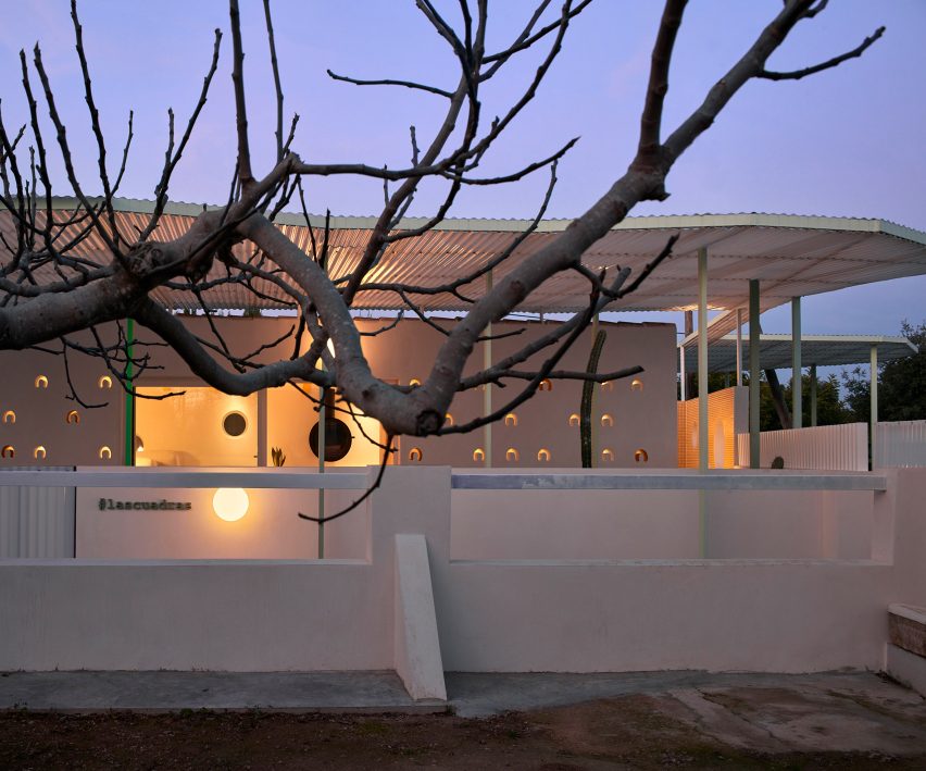 Spanish stable conversion by Estudio ji Arquitectos