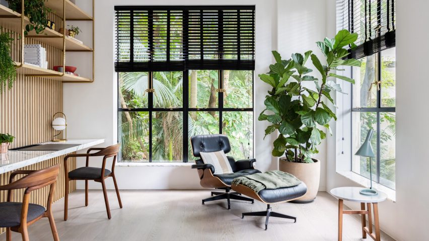 Home office of Grosvenor Residence by Lim + Lu