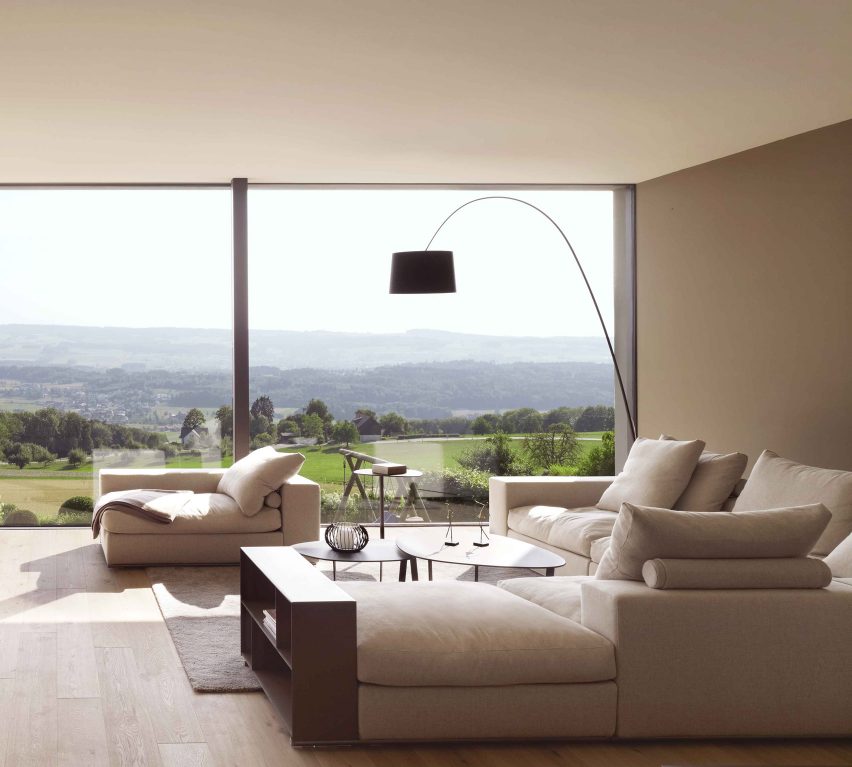 Groundpiece sofa