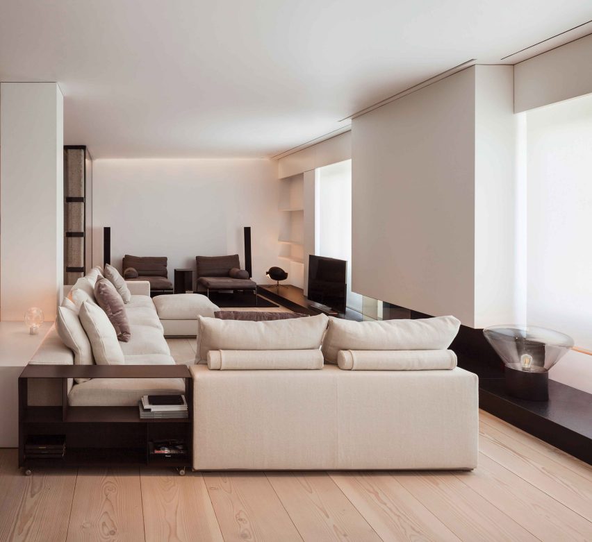 Groundpiece sofa