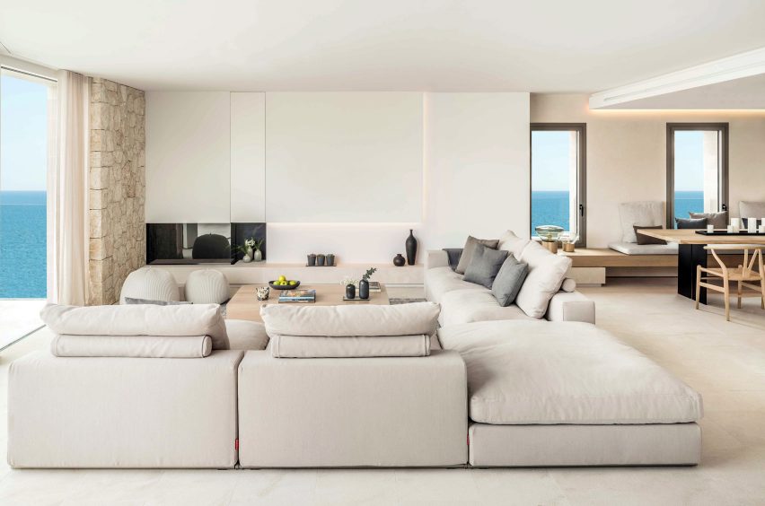 Groundpiece sofa