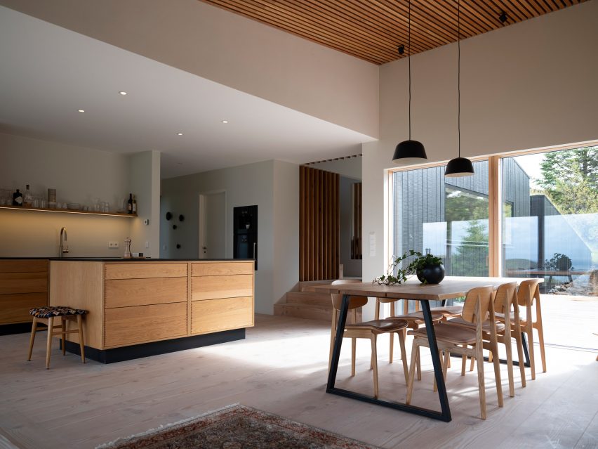 An open-plan kitchen and dining room in an Icelandic holiday home