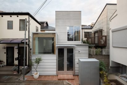 Windows in the facade of House Tokyo