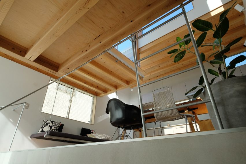 View from below of first floor House Tokyo