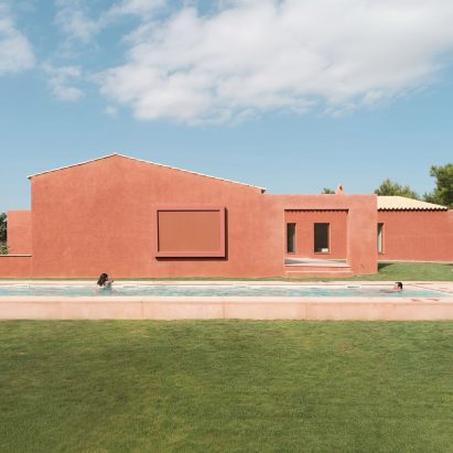 The minimalist exterior of Lover's House by Isla Architects