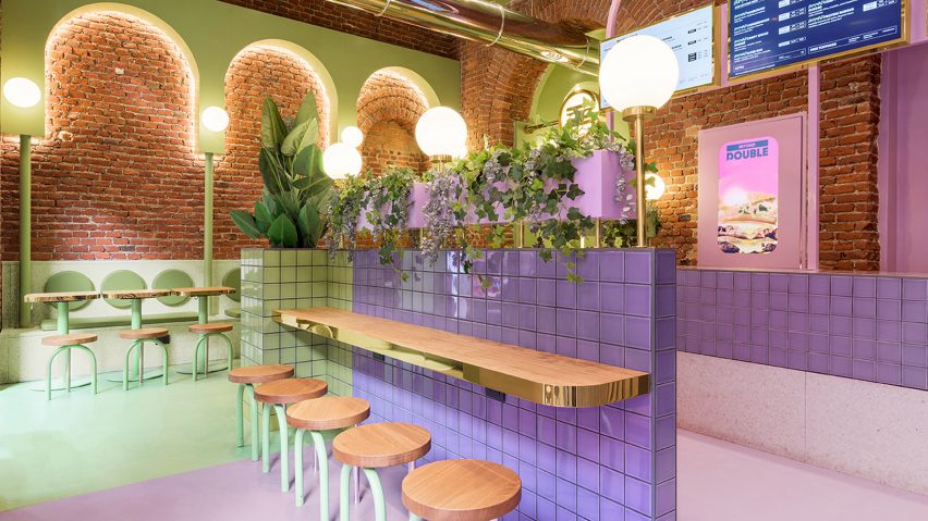 Green and purple areas in Bun restaurant by Masquespacio