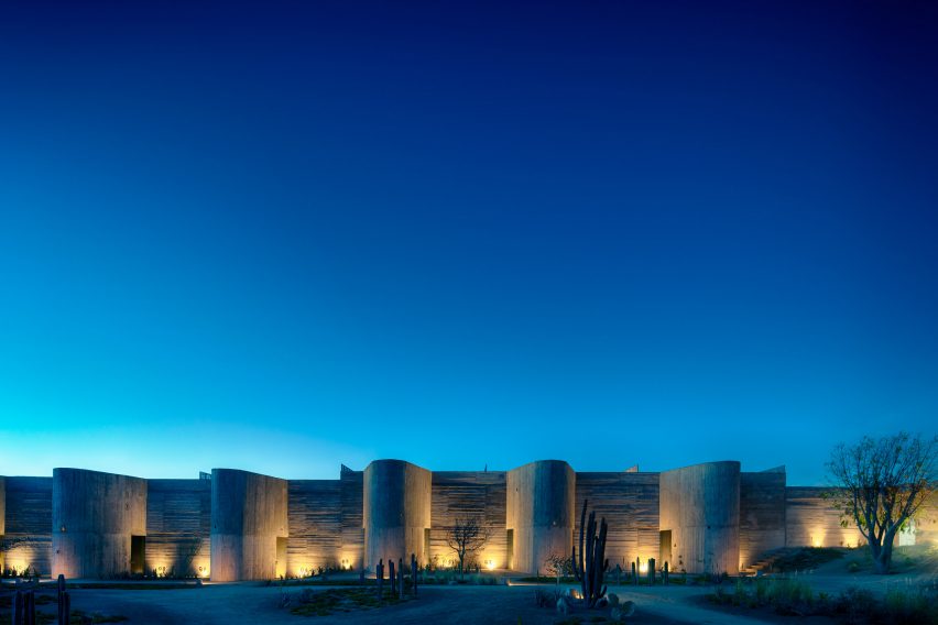 The hotel by night