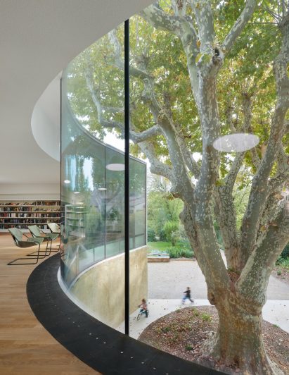 Interior has a simple and minimal theme by Dominique Coulon & Associés