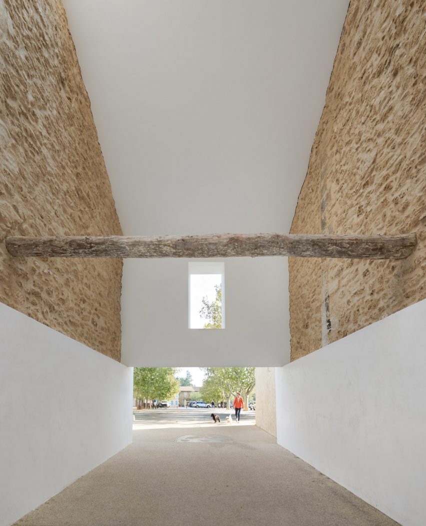 Stone passageway