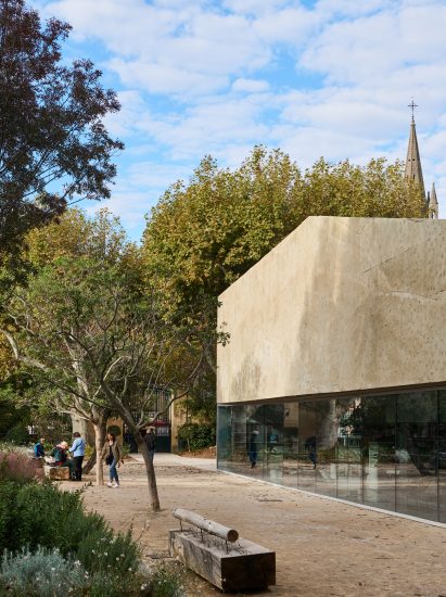 The design has a glass and neutral colour palette by Dominique Coulon & Associés