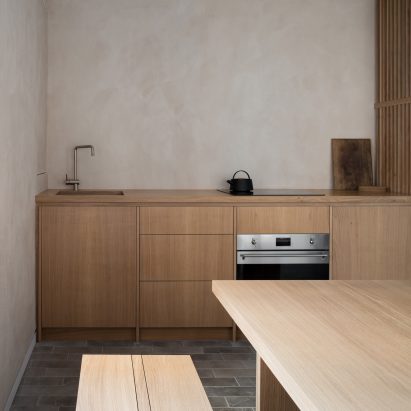 Ten calm interiors with natural clay wall finishes that don’t need painting
