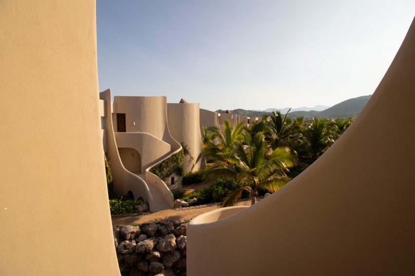 Curved buildings mimic waves
