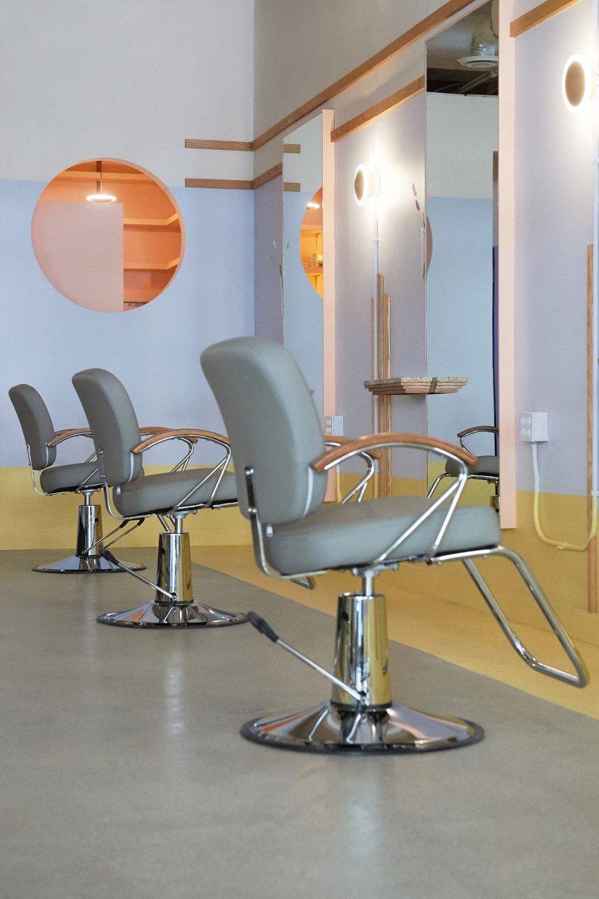Styling chairs in Qali
