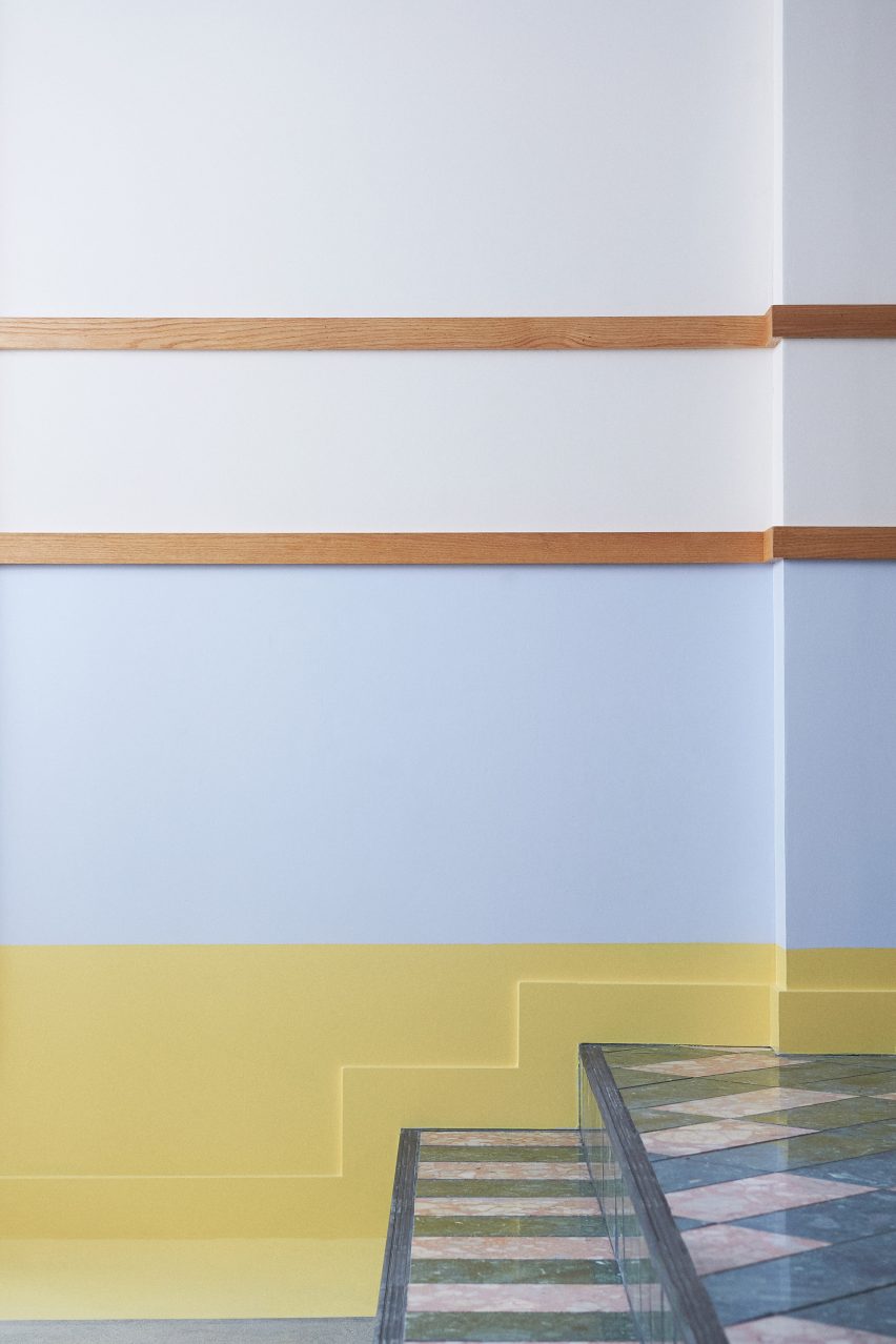 Pastel wall and marble details