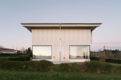 Spanish farmhouse renovation by Azab