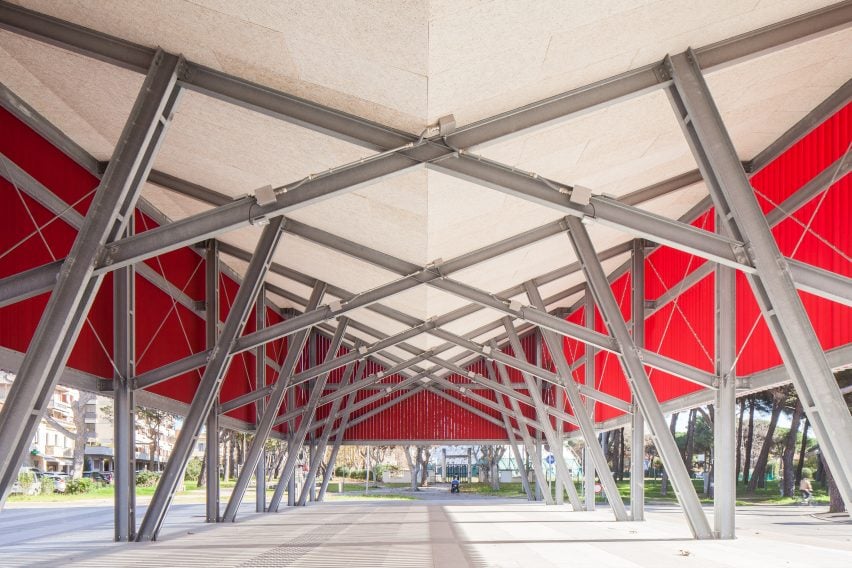 The exposed structure of the Piazza della Repubblica canopy