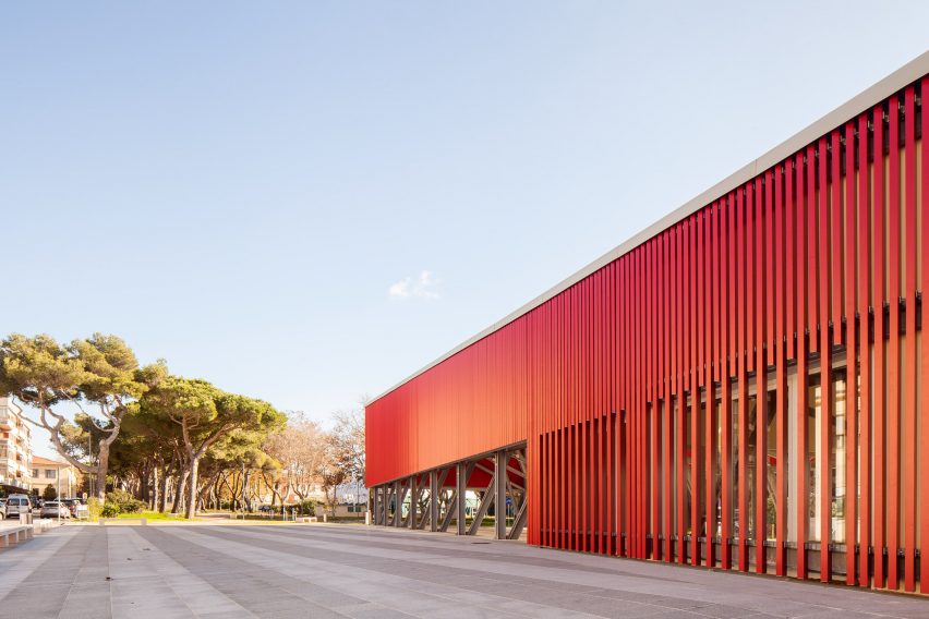 The slatted red facade of Piazza della Repubblica canopy