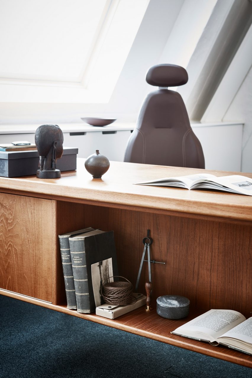 Brown office chair by Flokk
