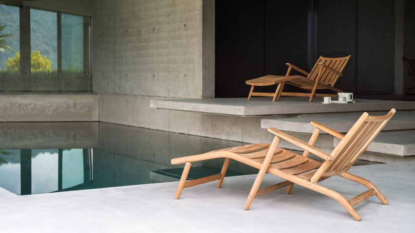 Two chaise-longues from Levante relaxing collection by Piero Lissoni for Roda organised around a pool