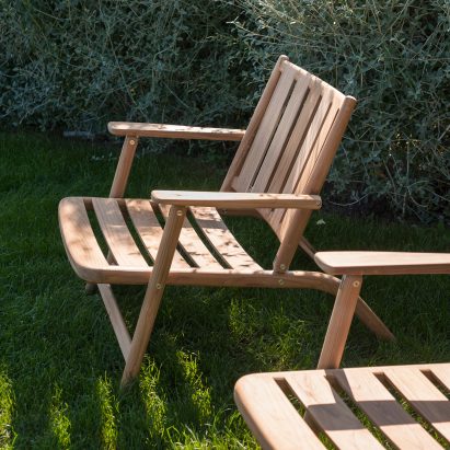 Lounge chair from Levante relaxing collection by Piero Lissoni for Roda in an outdoor setting