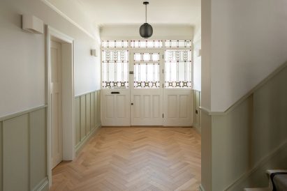 The entrance hall has herringbone floors